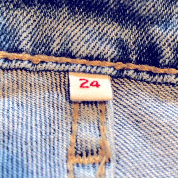 Super cute skinny Levi’s - Picture 3 of 4